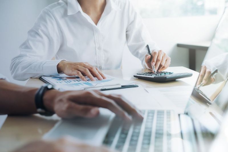 business-team-present-professional-investor-working-new-startup-project-finance-meeting(1).jpg